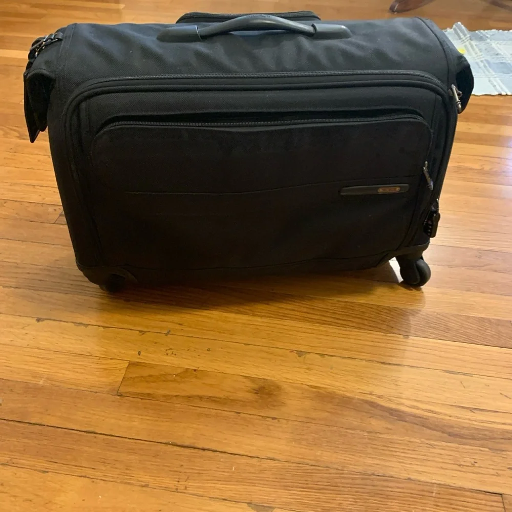 TUMI 22